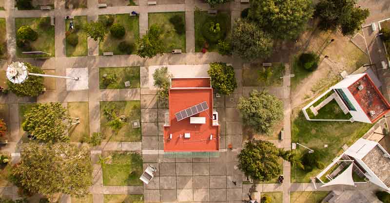Rectoría Universidad Autónoma de Puebla (Sistema de Paneles solares) Sistema de Paneles Solares instalado en la Rectoría de la Benemérita Universidad Autónoma de Puebla.
Estos paneles solares generan los consumos eléctricos en las oficinas del Rector de la Máxima Casa de Estudios del Estado de Puebla