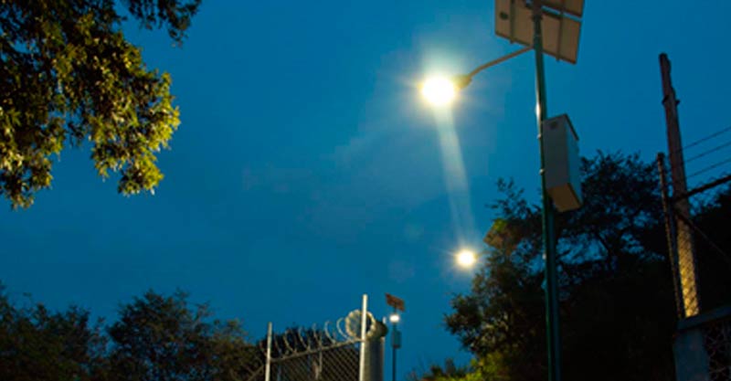 Escalinatas en Ocotlan, Tlaxcala (Luminaria Solar O-LED) Proyecto de luminarias solares que se instaló en el paso conocido como “Las Escalinatas” en el municipio de Ocotlan en el Estado de Tlaxcala
La luminaria solar que se instaló fue el modelo O-Led 2036 con poste de 6 metros