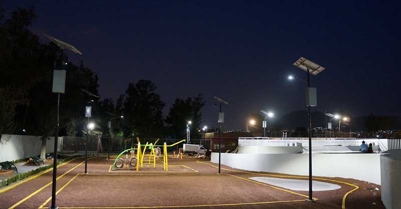 Parque Cri-Cri, Iztapalapa, CDMX. (Luminaria solar C-LED) Proyecto de luminarias solares que se instaló en el parque público Cri-cri en la Delegación Iztapalapa en la Ciudad de México.
La luminaria solar que se instaló fue el modelo C-Led 55 con poste de 7 metros.