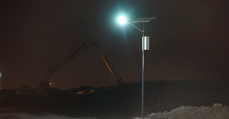 Nuevo Aeropuerto, Zona de Xochiaca, Edo. Mex (Luminaria Solar O-LED) Proyecto de luminarias solares que se instaló en el área de construcción del nuevo aeropuerto en la zona de Xochiaca.
La luminaria solar que se instaló fue el modelo O-Led 2036 on poste de 9 metros.